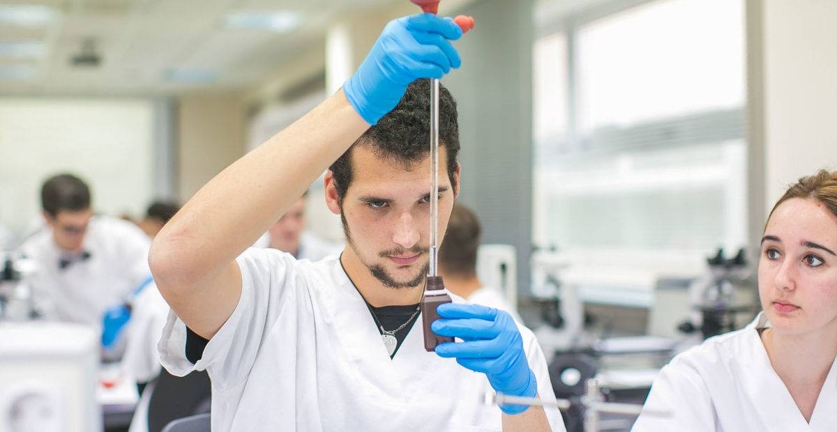 ¿Cuál es la nota media para Grado Medio de Farmacia y Parafarmacia?
