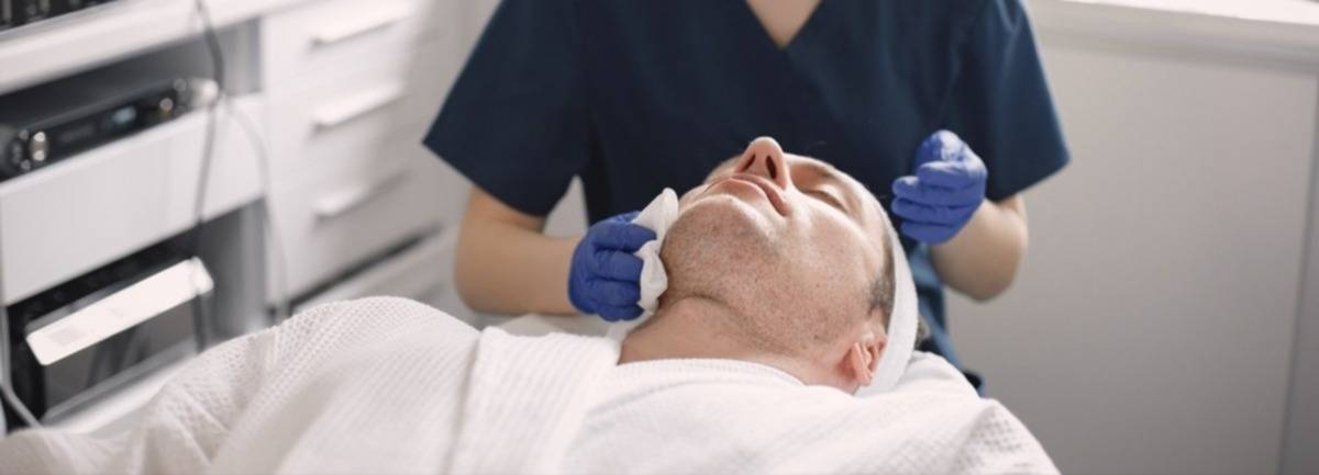 ¿Qué hace un higienista dental y cuál es su formación?