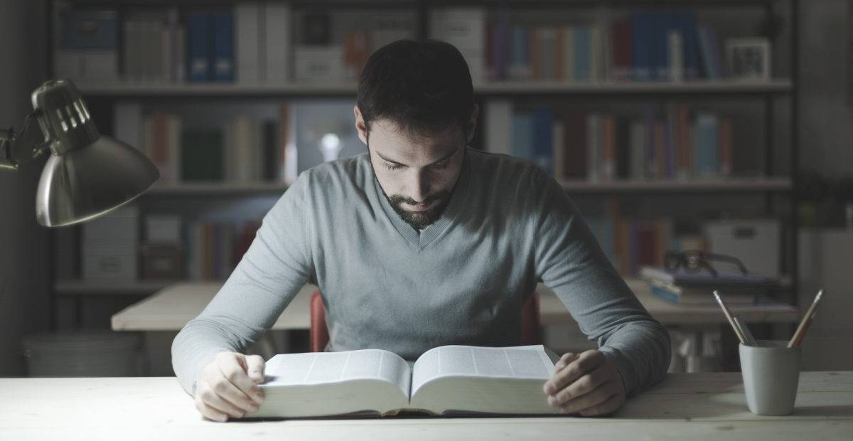 ¿Cómo puedo estudiar por la noche sin quedarme dormido?