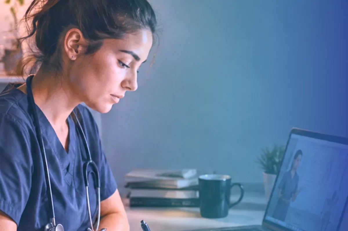 Imagen de modalidad Online de la FP de Grado Medio en Cuidados Auxiliares de Enfermería