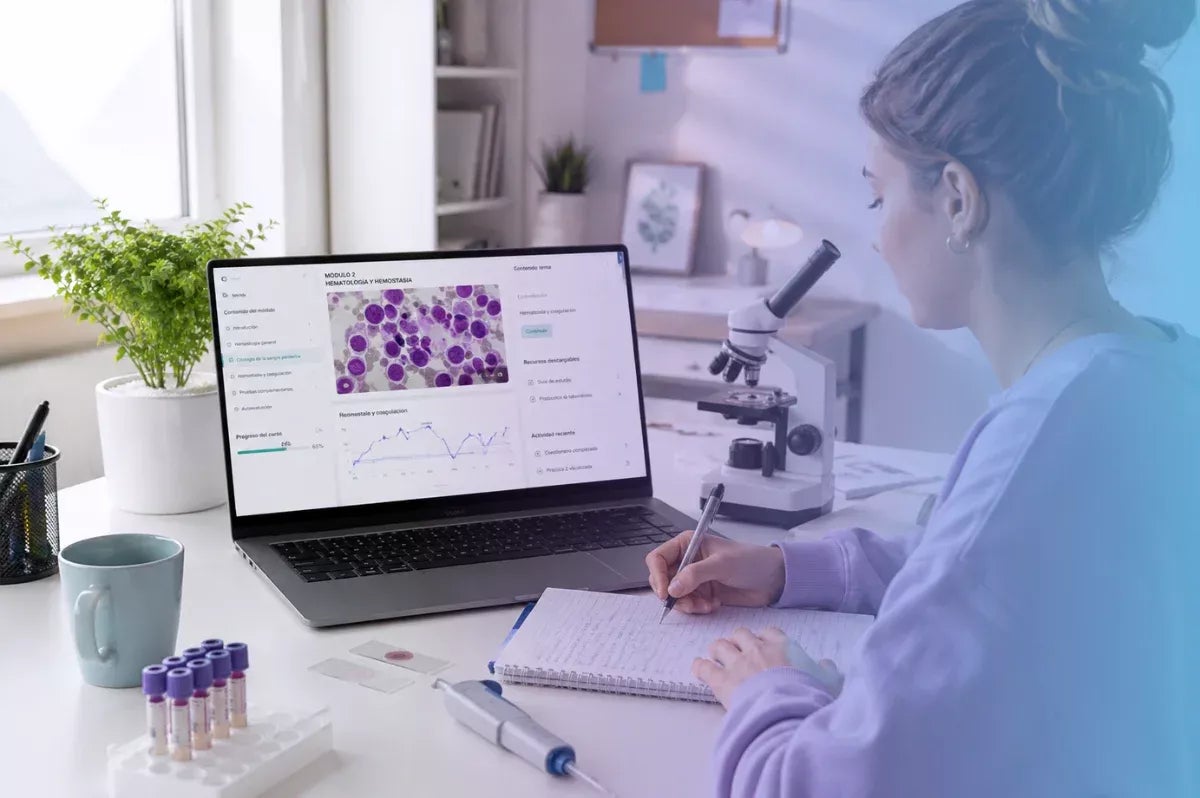Imagen Laboratorio Clínico y Biomédico en modalidad online